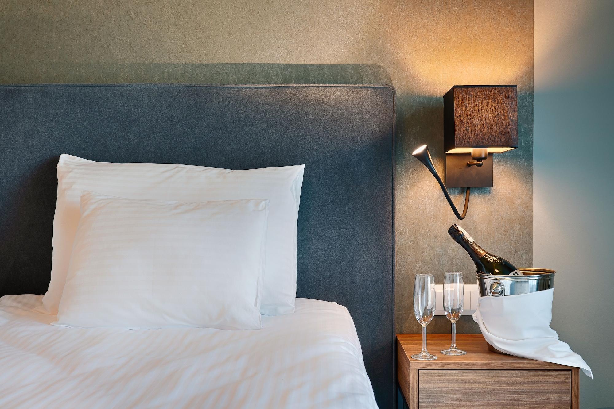 Focus Hotel Познан Екстериор снимка