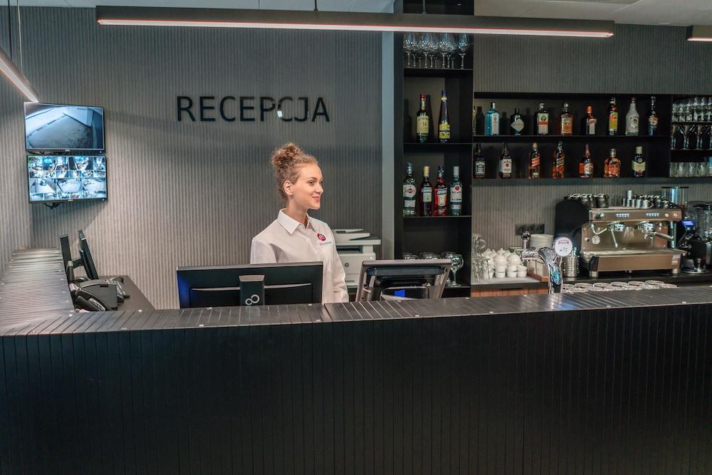 Focus Hotel Познан Екстериор снимка